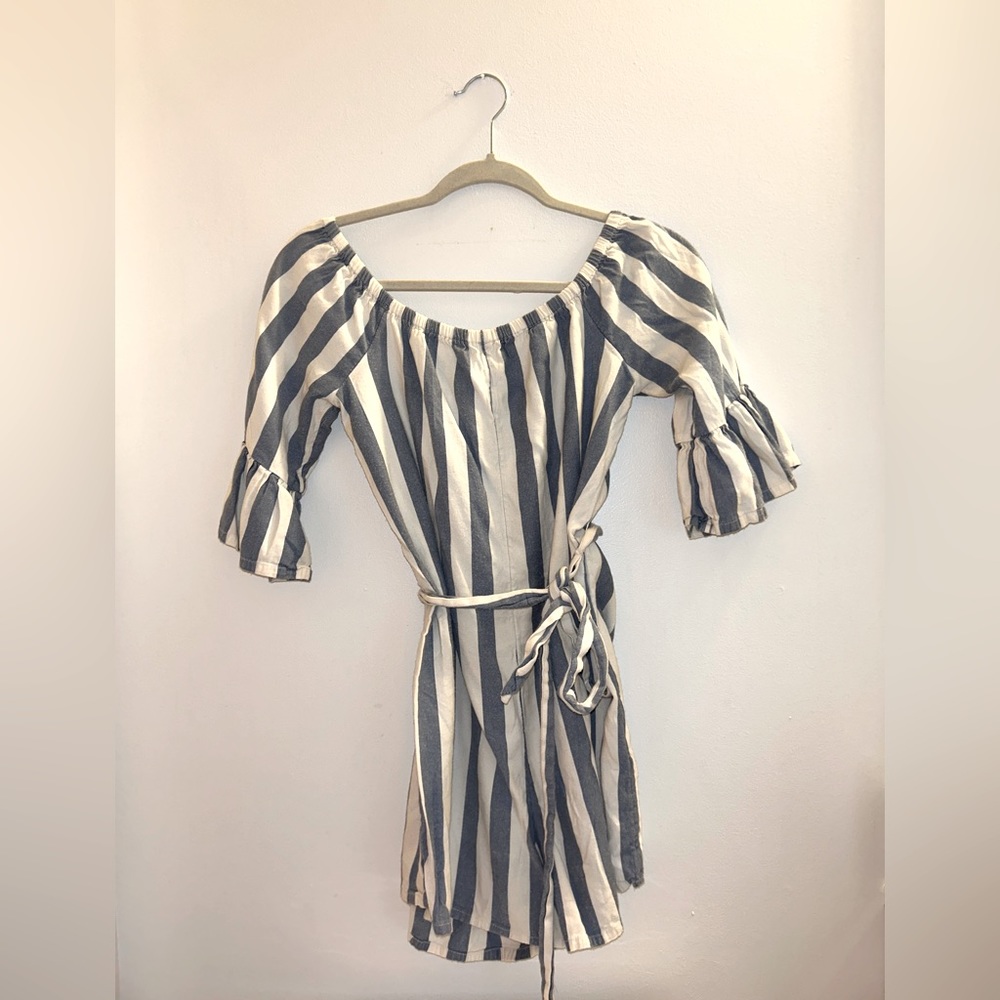 Beach blue and white striped billabong romper. Ties at the waist.